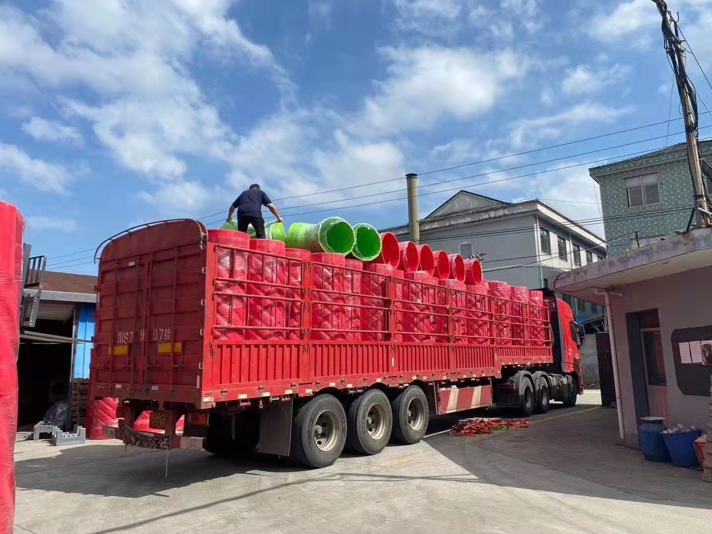 新型螺旋隧道逃生管 承插式聚乙烯逃生管(圖1) 新型螺旋隧道逃生管 承插式聚乙烯逃生管(圖1)